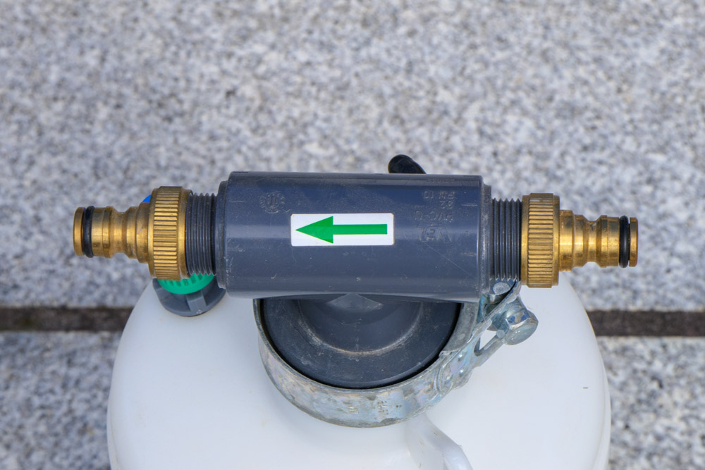 Diluter 3 Picture shows inlet and outlet